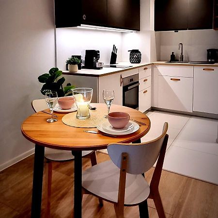 לודז' Apple Apartments - Wroblewskiego Prywatne Miejsce Parkingowe מראה חיצוני תמונה