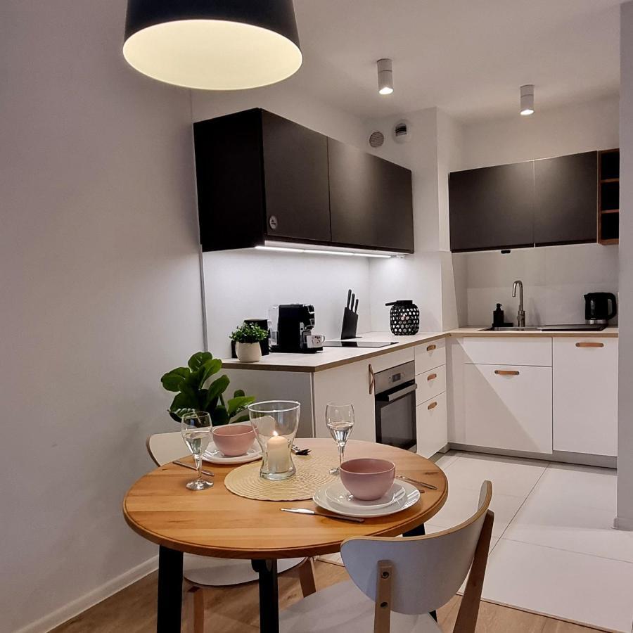 לודז' Apple Apartments - Wroblewskiego Prywatne Miejsce Parkingowe מראה חיצוני תמונה