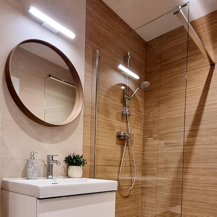 לודז' Apple Apartments - Wroblewskiego Prywatne Miejsce Parkingowe מראה חיצוני תמונה