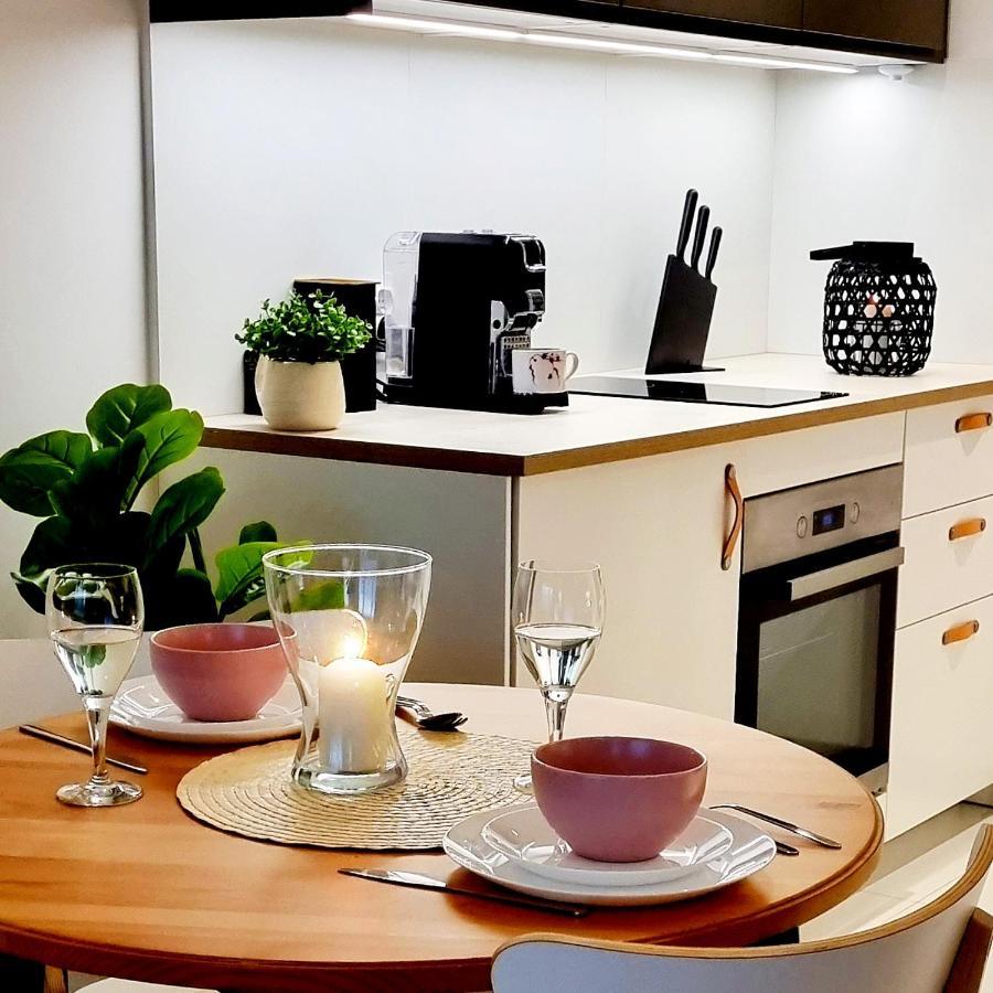 לודז' Apple Apartments - Wroblewskiego Prywatne Miejsce Parkingowe מראה חיצוני תמונה