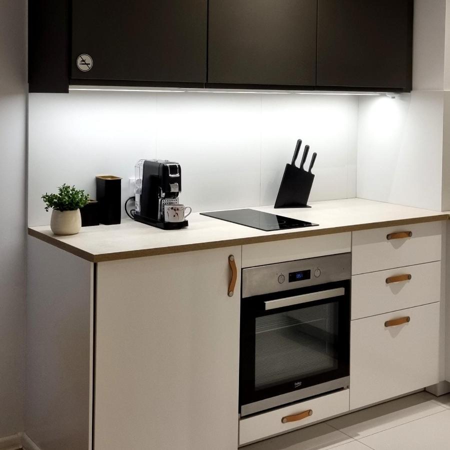 לודז' Apple Apartments - Wroblewskiego Prywatne Miejsce Parkingowe מראה חיצוני תמונה