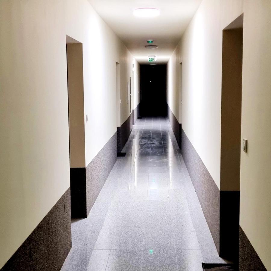 לודז' Apple Apartments - Wroblewskiego Prywatne Miejsce Parkingowe מראה חיצוני תמונה